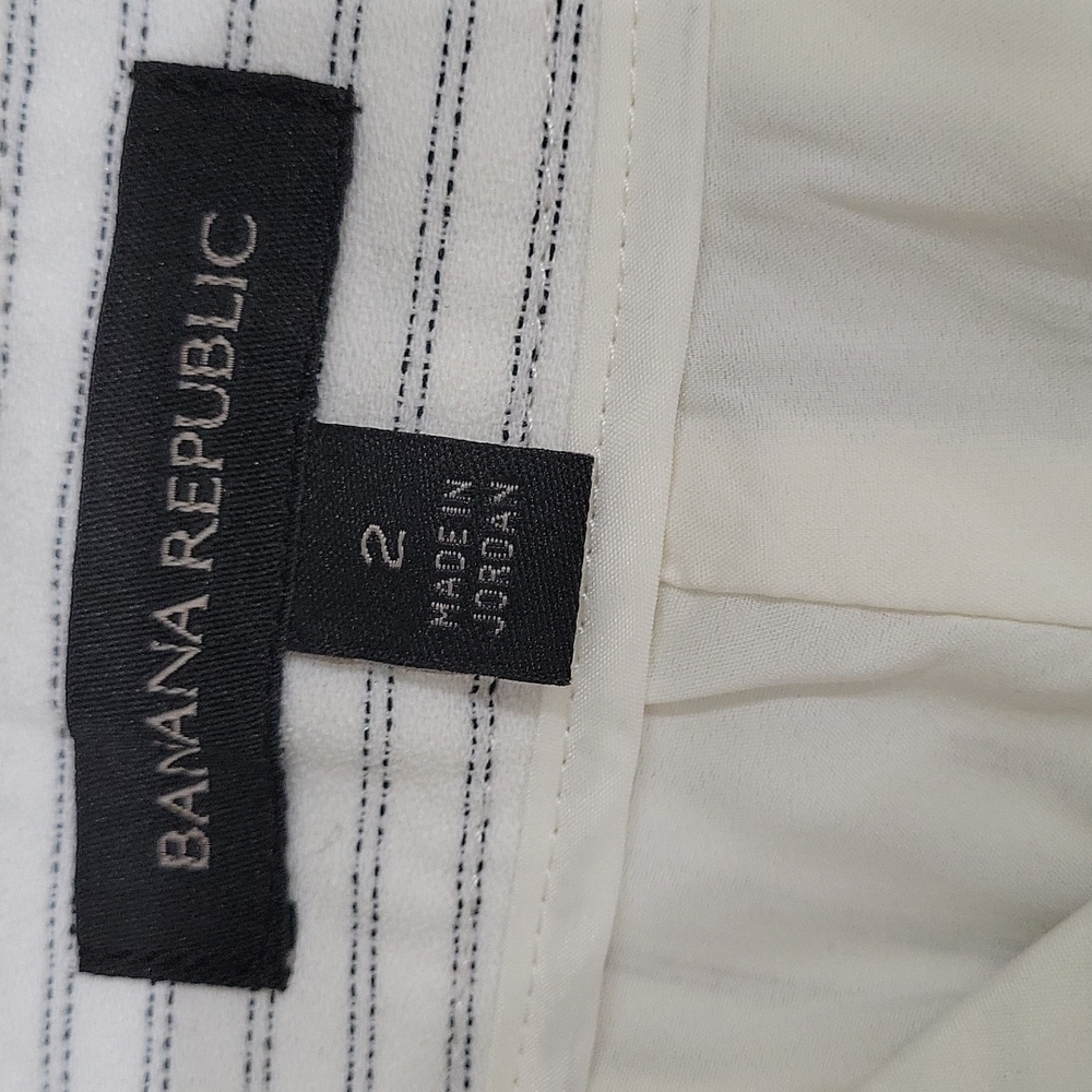 Banana Republic Pinstripe Shorts Size 2 - Picture 3 of 7